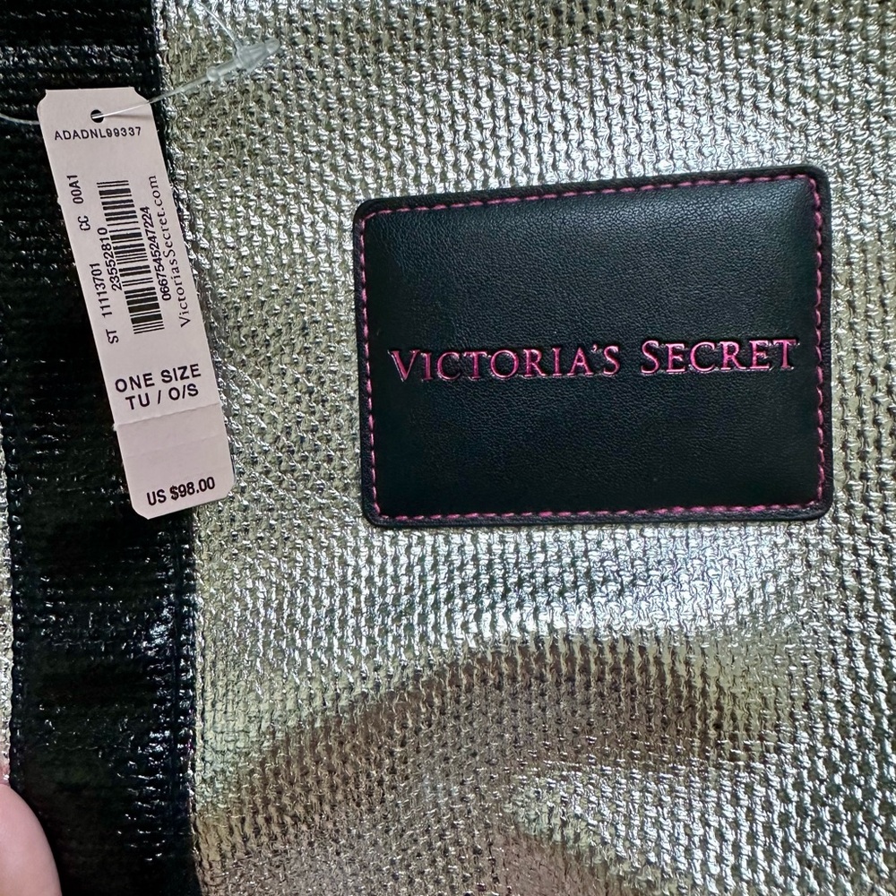 Victoria’s Secret Overnight Bag - Picture 2 of 7
